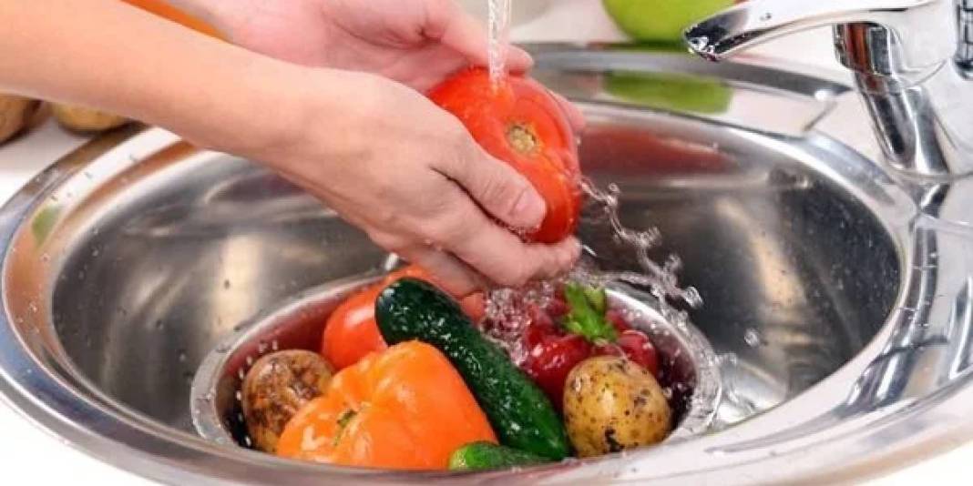 Sofranızdaki ‘Pestisit’ zehrine karşı en etkili çözüm! Meyve sebzeleri böyle yıkayan zehre veda ediyor, pişman olmuyor… 5